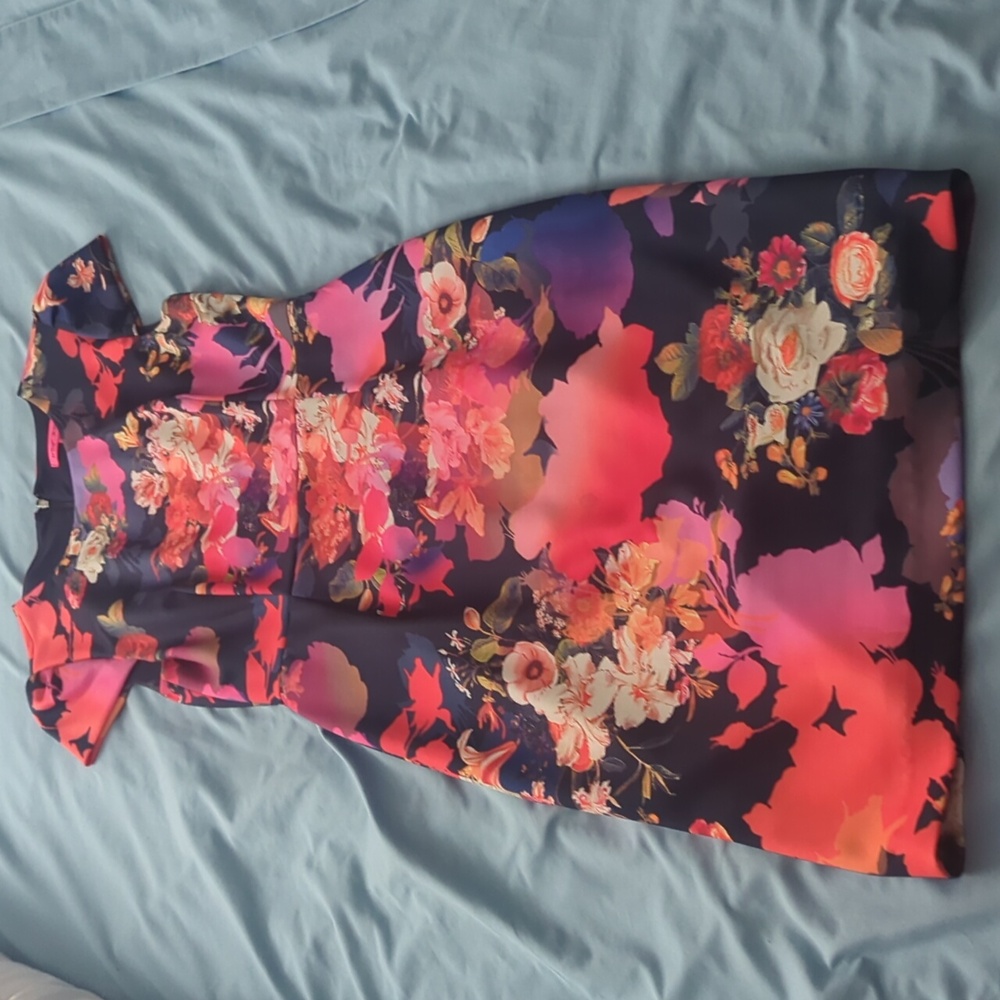 Betsey Johnson size 4 floral cap sleeve dress